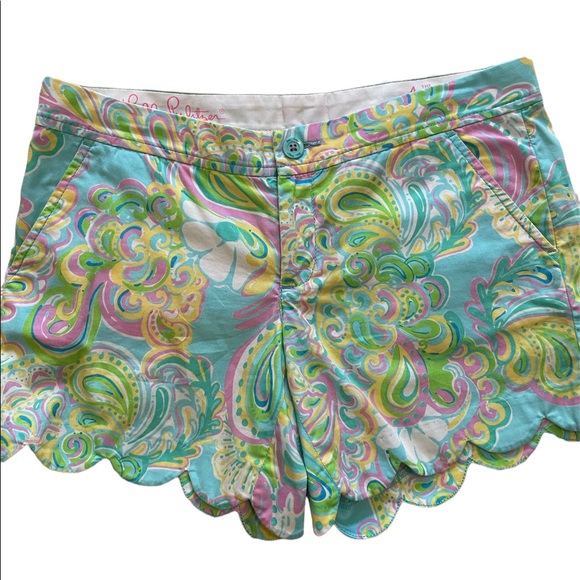 Lilly Pulitzer Pants - Lilly Pulitzer buttercup short, size 4, excellent condition.